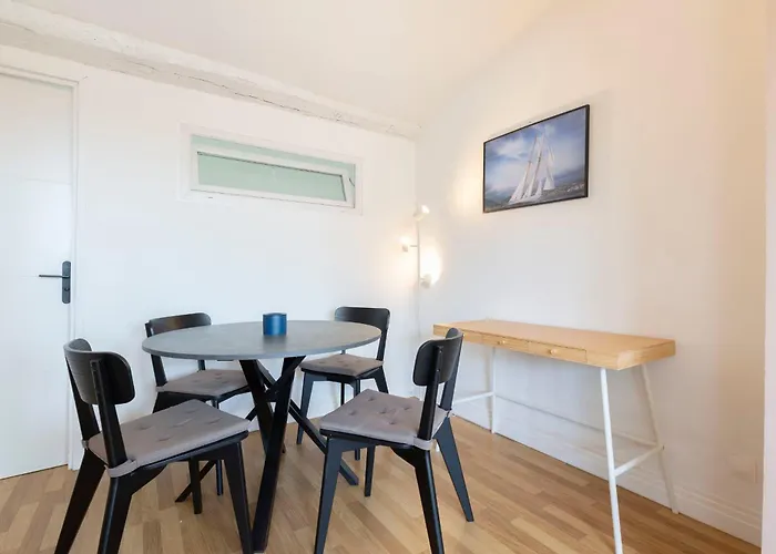 Апартаменты Vauban Stylish 1-bedroom In Center With Ac